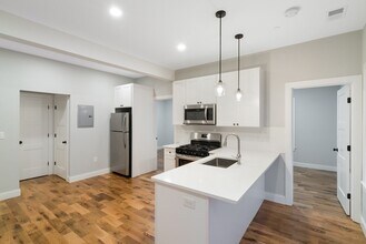 475 Meridian St, Unit 2 in Boston, MA - Building Photo - Building Photo