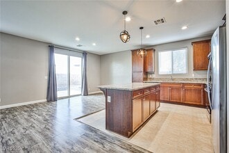 7716 Plumbush Ct in Las Vegas, NV - Building Photo - Building Photo