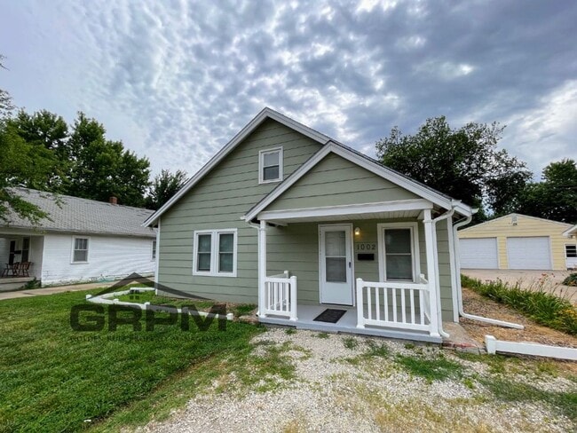 property at 1002 N Grimes St