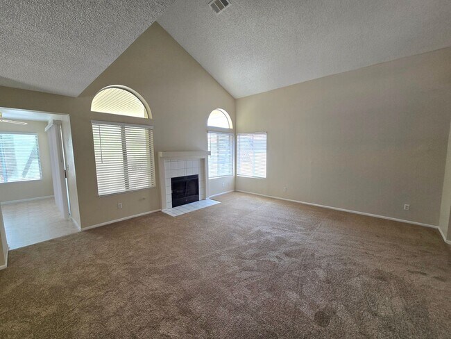 40 Fantasia Ln in Henderson, NV - Building Photo - Building Photo