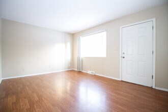 2038 Airline Ave in Toledo, OH - Building Photo - Building Photo