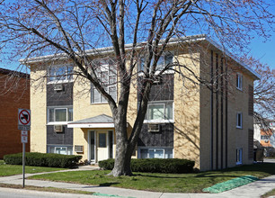 6148 Gage St in Des Plaines, IL - Building Photo - Building Photo