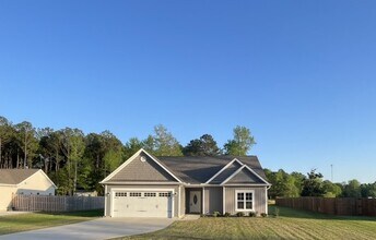 227 Clay Hill Rd in Sneads Ferry, NC - Building Photo - Building Photo