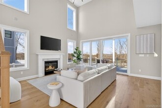 24 Wildwood Dr in Rock Tavern, NY - Building Photo - Building Photo