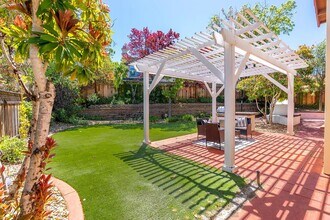 1923 Nicosia Ct in Pleasanton, CA - Building Photo - Building Photo
