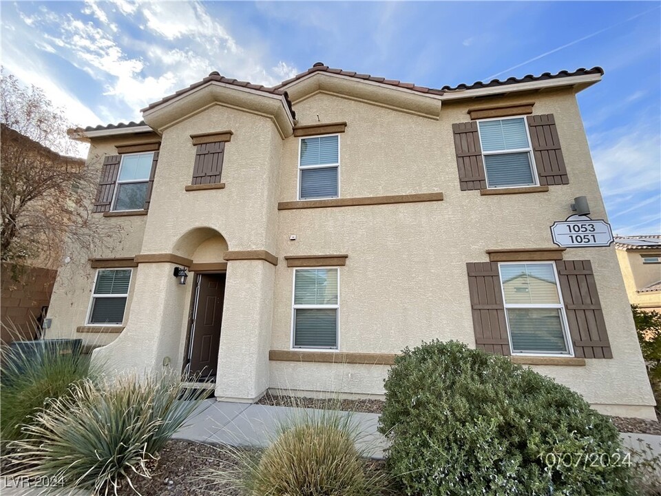 1051 Admiral Emblem St in Henderson, NV - Building Photo