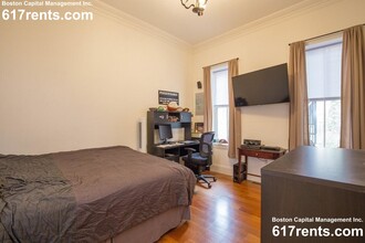 8 Gates St, Unit 1 in Boston, MA - Foto de edificio - Building Photo
