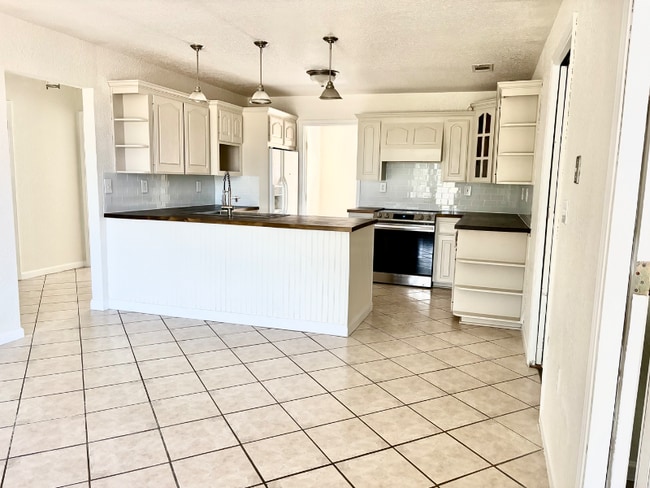 953 Co Rd 3351 in Kempner, TX - Foto de edificio - Building Photo