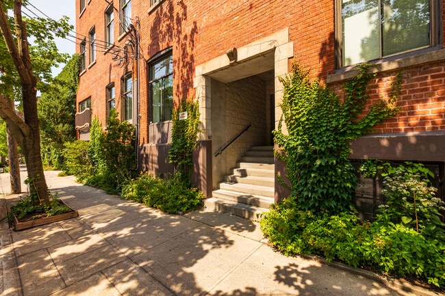4361 De Bullion Rue in Montréal, QC - Building Photo - Building Photo