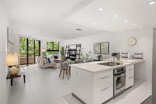 101 Crandon Blvd, Unit 379 in Key Biscayne, FL - Building Photo