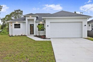 812 Homestead Rd S in Lehigh Acres, FL - Building Photo