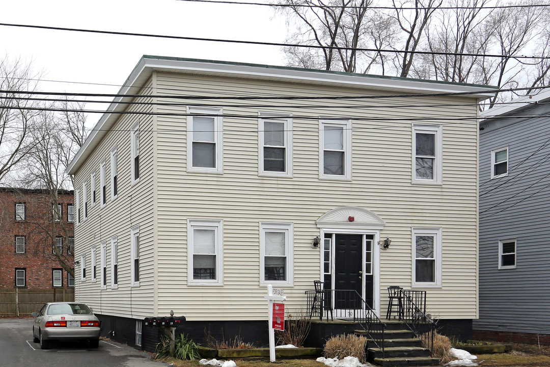 70 Washington St in Bristol, RI - Foto de edificio