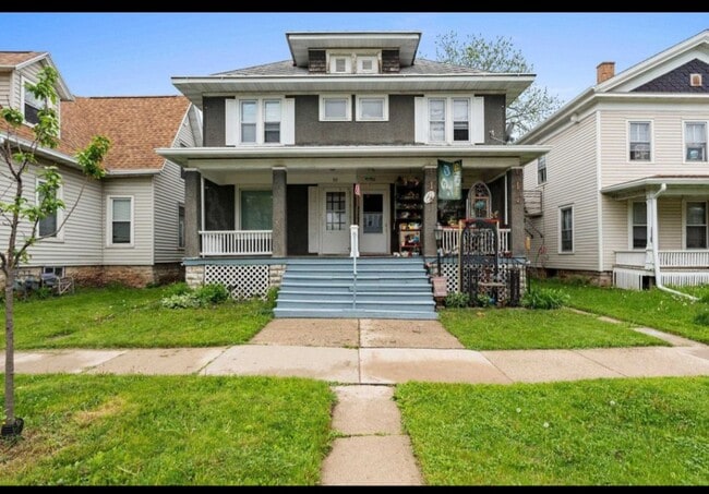 93 Harrison Pl