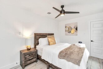 3735 Mainer St in Houston, TX - Building Photo - Building Photo