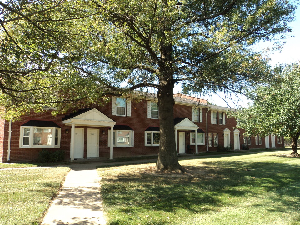 Carpenter Apartments in Louisville, KY - Building Photo