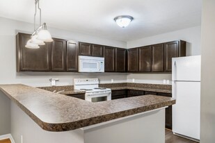 1243 Terrace Dr in Traverse City, MI - Building Photo