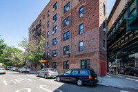 41-45 52nd Street in Flushing, NY - Foto de edificio - Building Photo