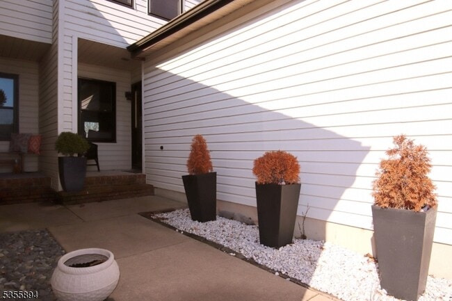 829 Poplar Ct in Flemington, NJ - Building Photo - Building Photo