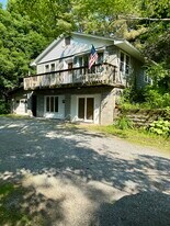 17 Ash Dr, Unit Small single house unit in Lake George, NY - Building Photo