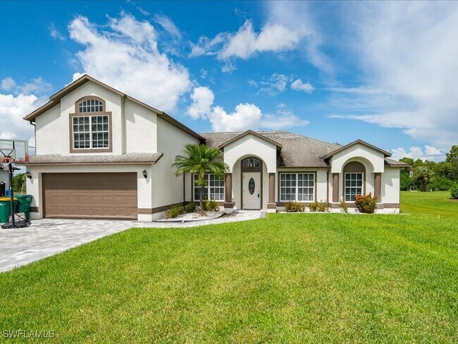 4835 10th St NE in Naples, FL - Building Photo - Building Photo