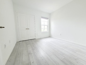 541 NE 4th Ln in Florida City, FL - Foto de edificio - Building Photo