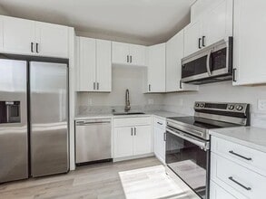 4570 Cochise Way in San Diego, CA - Building Photo - Building Photo