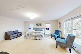 18 Charles Ln in Falmouth, MA - Building Photo - Building Photo