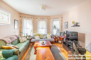 66 Brooks St in Boston, MA - Building Photo