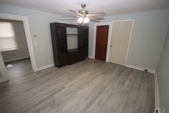 43 Congregational St, Unit 1 in Bristol, RI - Building Photo - Building Photo