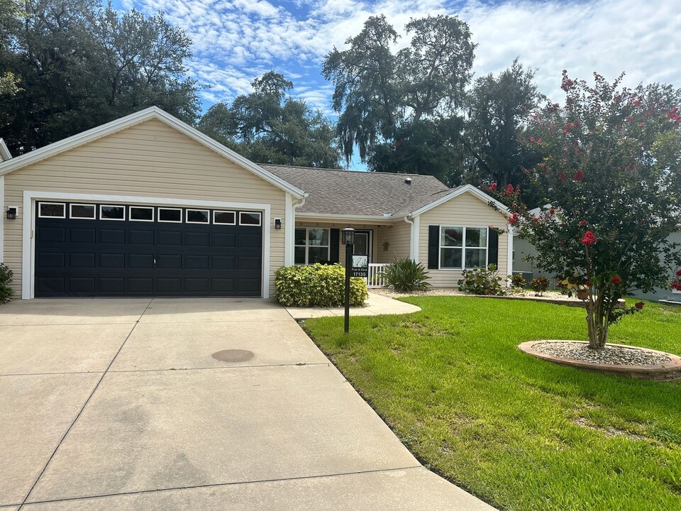 17135 SE 93rd Tellfier Terrace in the Villages, FL - Foto de edificio