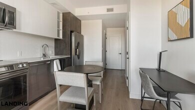 632 Howard Rd SE, Unit 434 in Washington, DC - Building Photo - Building Photo