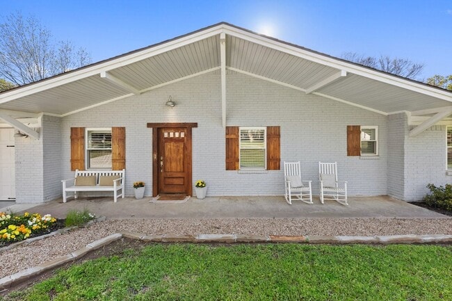 property at 3612 Grandview Dr