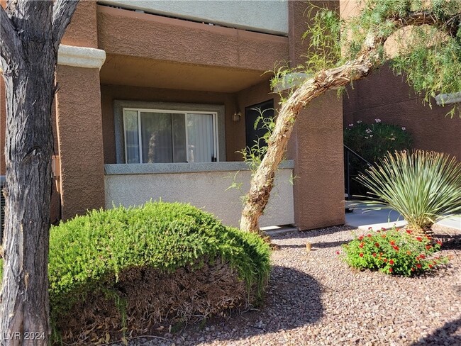 555 E Silverado Ranch Blvd, Unit 1015 in Las Vegas, NV - Building Photo - Building Photo