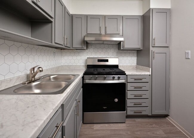 Chateau Apartments - New