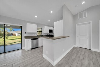 919 NE 35th Ln in Cape Coral, FL - Building Photo - Building Photo