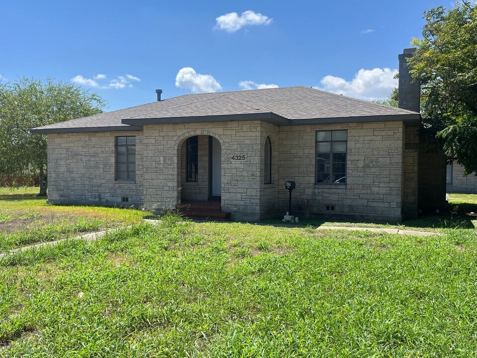 4325 Walton Pl in Corpus Christi, TX - Building Photo