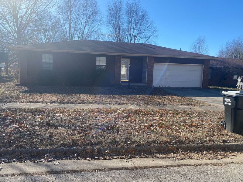 1638 W Tracy St in Springfield, MO - Building Photo