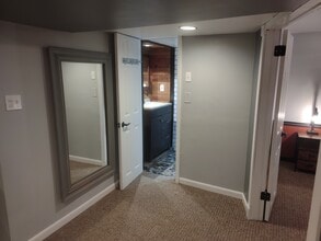 13-13 Floral Ave, Unit 1 in Fair Lawn, NJ - Foto de edificio - Building Photo