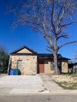 714 S River St in Seguin, TX - Building Photo