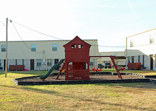 Crestmoor Park South in Burleson, TX - Foto de edificio - Building Photo