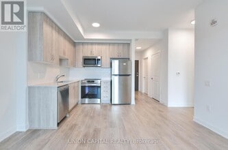 385 Arctic Red Dr in Oshawa, ON - Building Photo - Building Photo