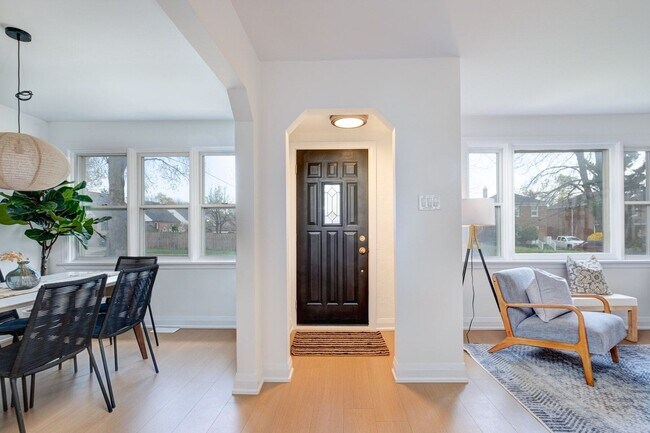 40 Stamford Square N in Toronto, ON - Building Photo - Building Photo