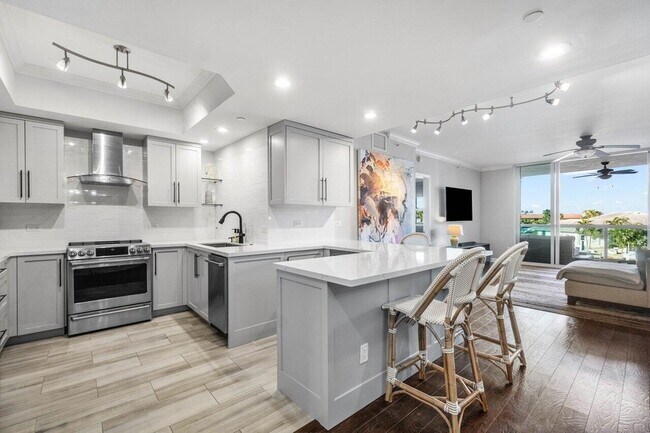 2650 Lake Shore Dr, Unit 201 in Riviera Beach, FL - Building Photo - Building Photo