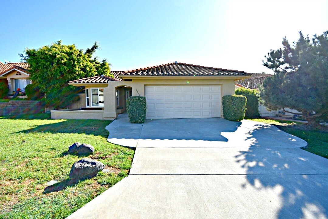 1996 Stonecrest Ct in Vista, CA - Building Photo