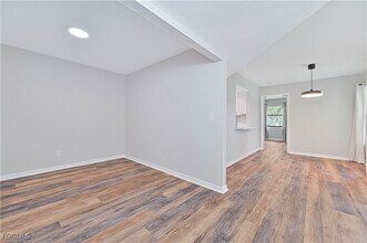 13240 White Marsh Ln in Ft. Myers, FL - Foto de edificio - Building Photo