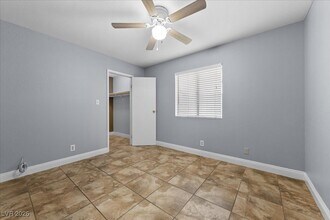 6440 Bugbee Ave in Las Vegas, NV - Building Photo - Building Photo