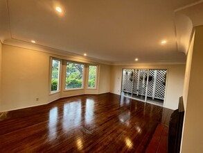 8967 St Ives Dr in Los Angeles, CA - Building Photo - Building Photo