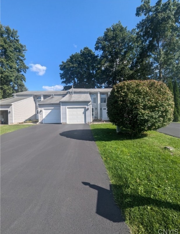 8497 Fathom Dr in Baldwinsville, NY - Foto de edificio - Building Photo
