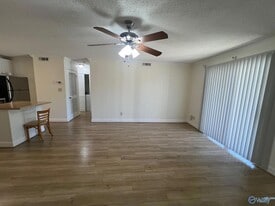 6620 Willow Pointe Dr NW, Unit F in Huntsville, AL - Building Photo