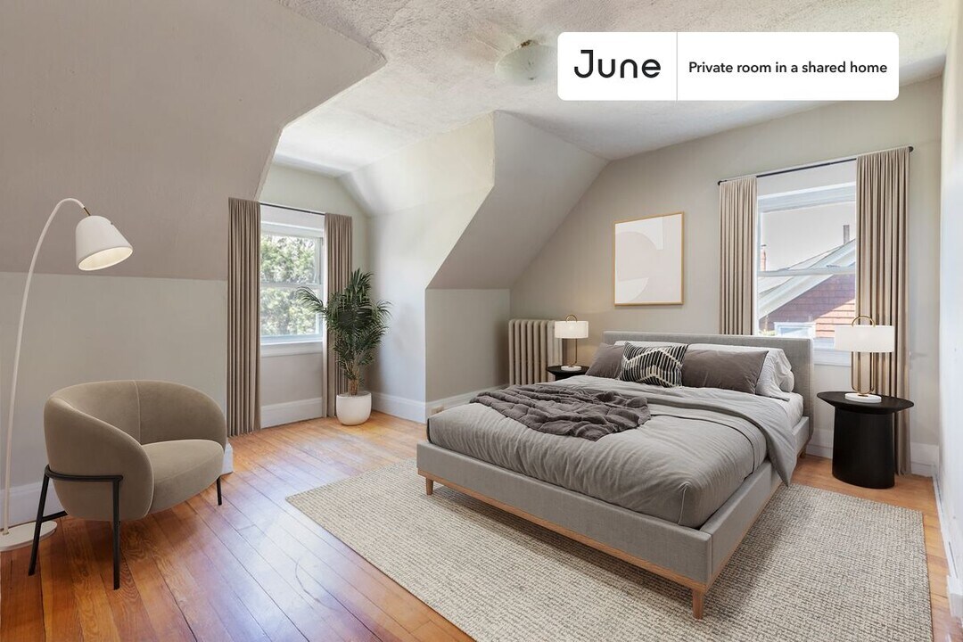 Private bedroom in 9 bed/2 bath Home in Boston, MA - Building Photo